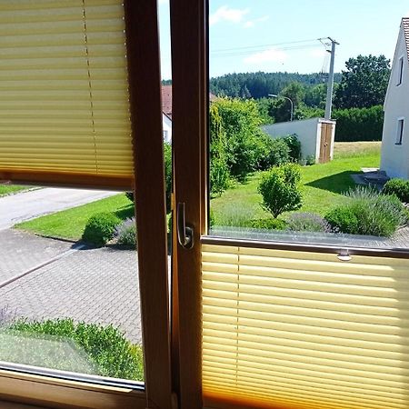 Schoene Helle Ferienwohnung In Waldnaehe Berching Esterno foto