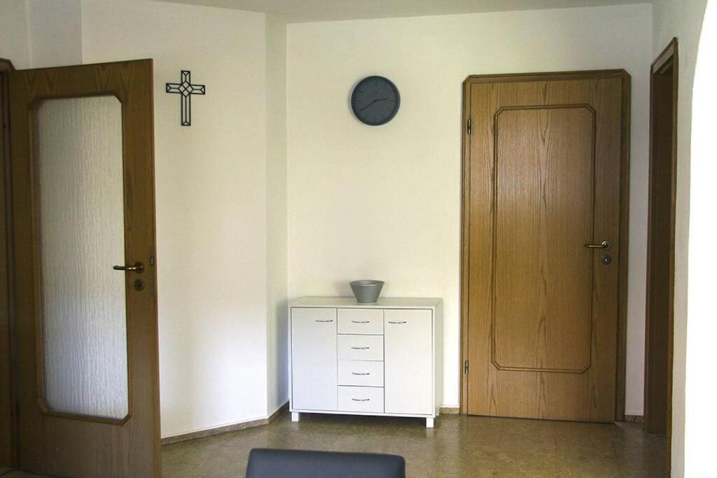 Schoene Helle Ferienwohnung In Waldnaehe Berching Esterno foto