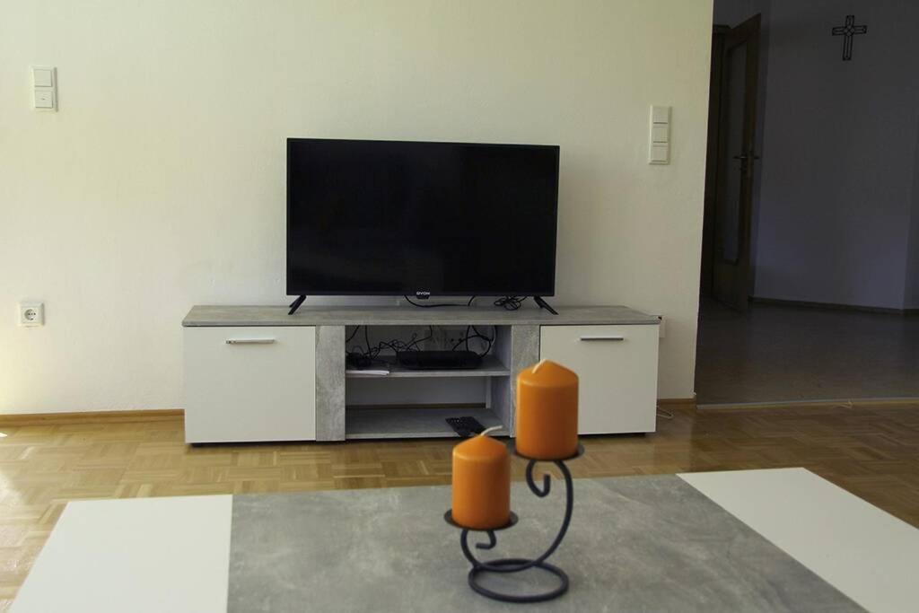 Schoene Helle Ferienwohnung In Waldnaehe Berching Esterno foto