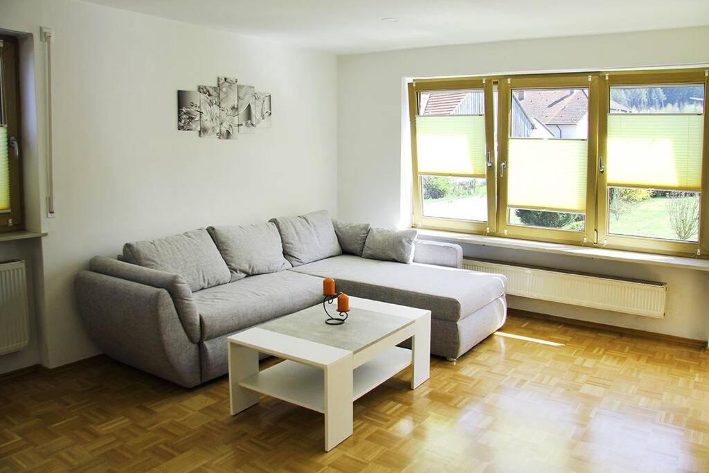 Schoene Helle Ferienwohnung In Waldnaehe Berching Esterno foto