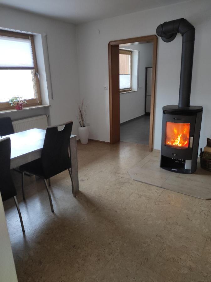 Schoene Helle Ferienwohnung In Waldnaehe Berching Esterno foto