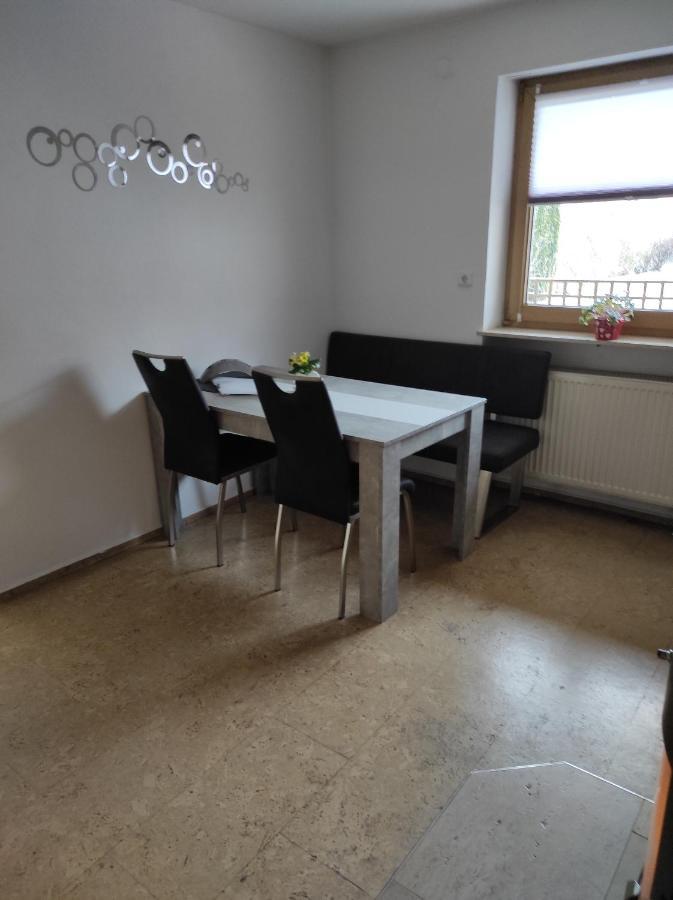 Schoene Helle Ferienwohnung In Waldnaehe Berching Esterno foto