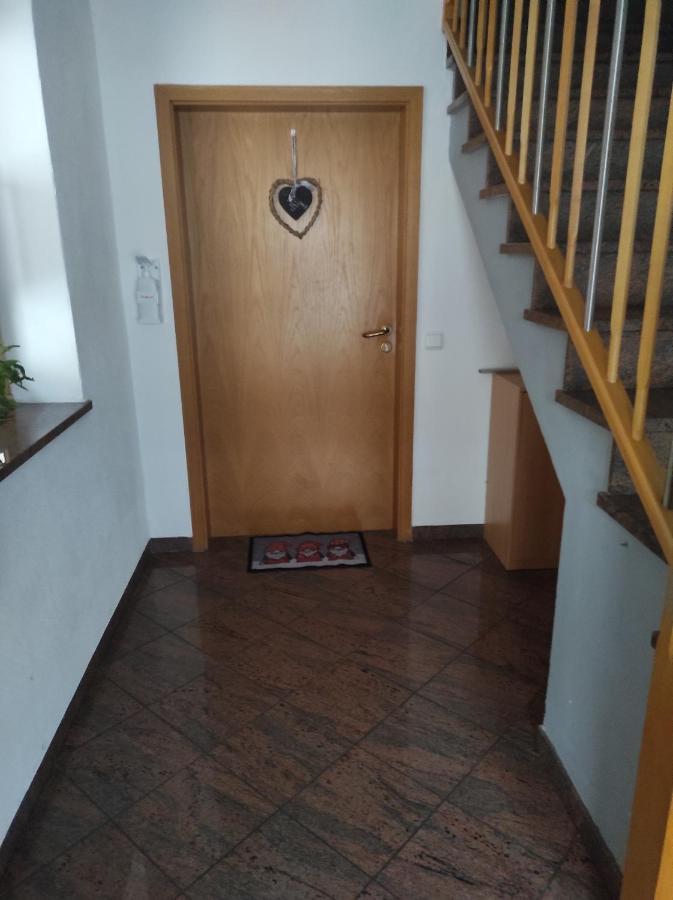 Schoene Helle Ferienwohnung In Waldnaehe Berching Esterno foto